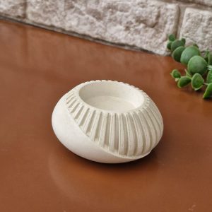 قالب سیلیکونی جاوارمری نیمه شیاردار ۸ سانتی مناسب ساخت جاشمعی و جاوارمر با طراحی مدرن، قابل استفاده با رزین، گچ، سنگ مصنوعی و شمع.